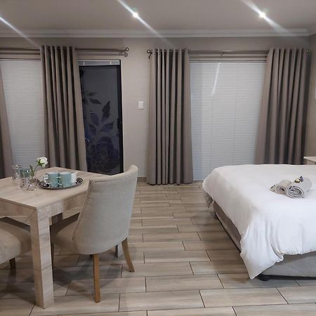 Bella Rosa Bed & Breakfast Potchefstroom Bagian luar foto